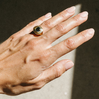 1.89CT SPINEL NAVY RIPPLE RING