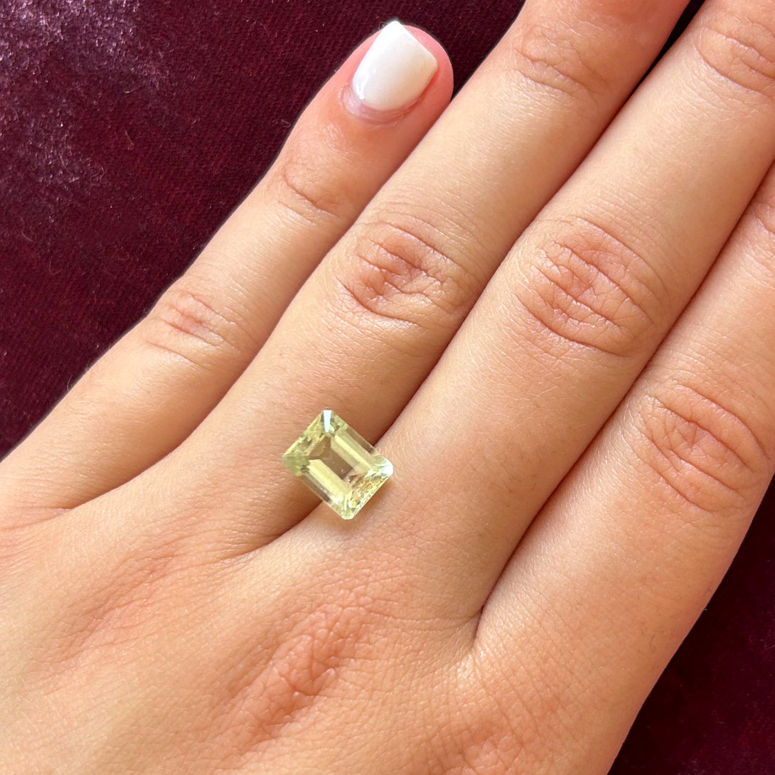 BESPOKE 2.22CT LIGHT GREEN BERYL