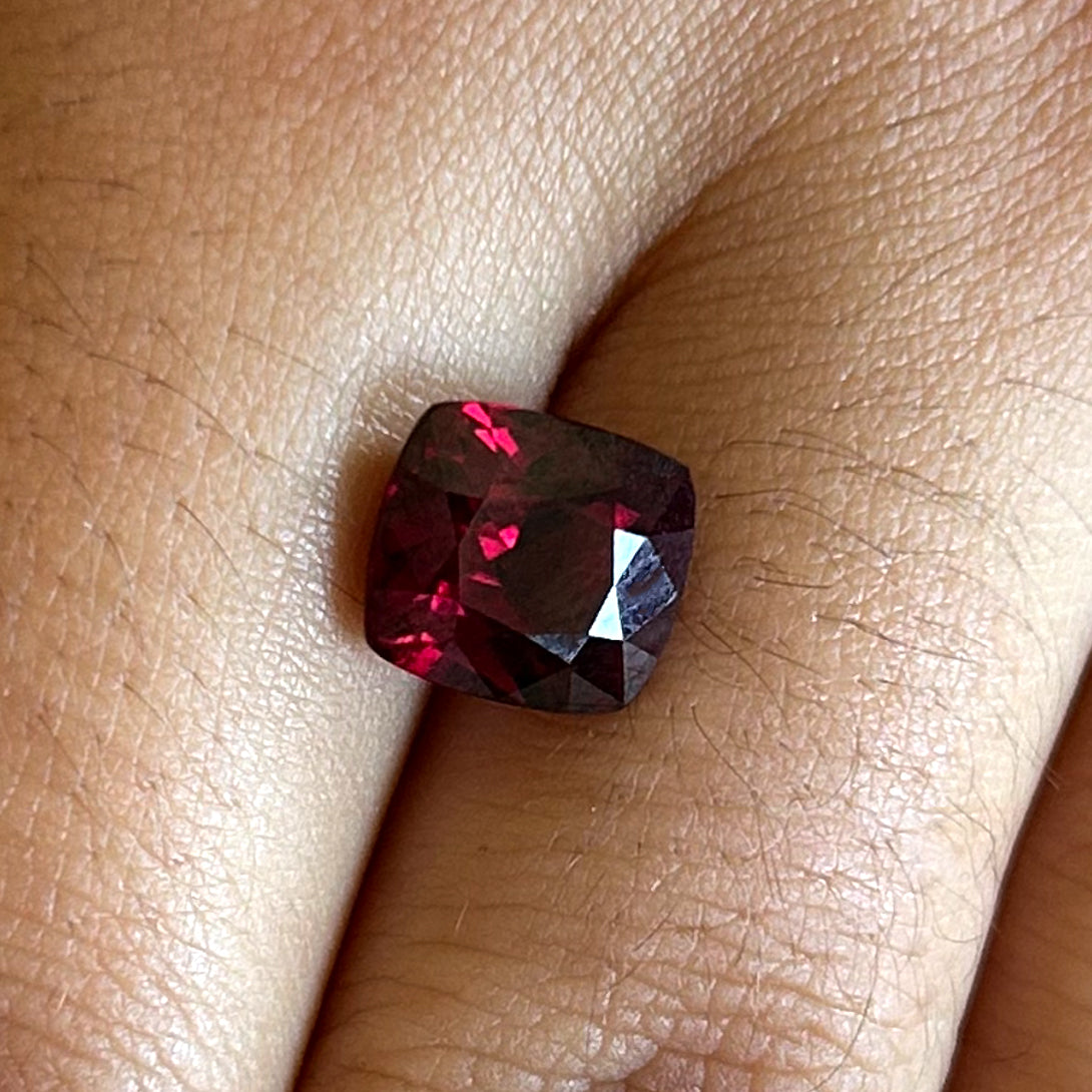 BESPOKE 3.95CT GARNET