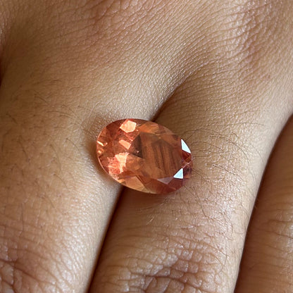 BESPOKE 4.09CT OREGON SUNSTONE