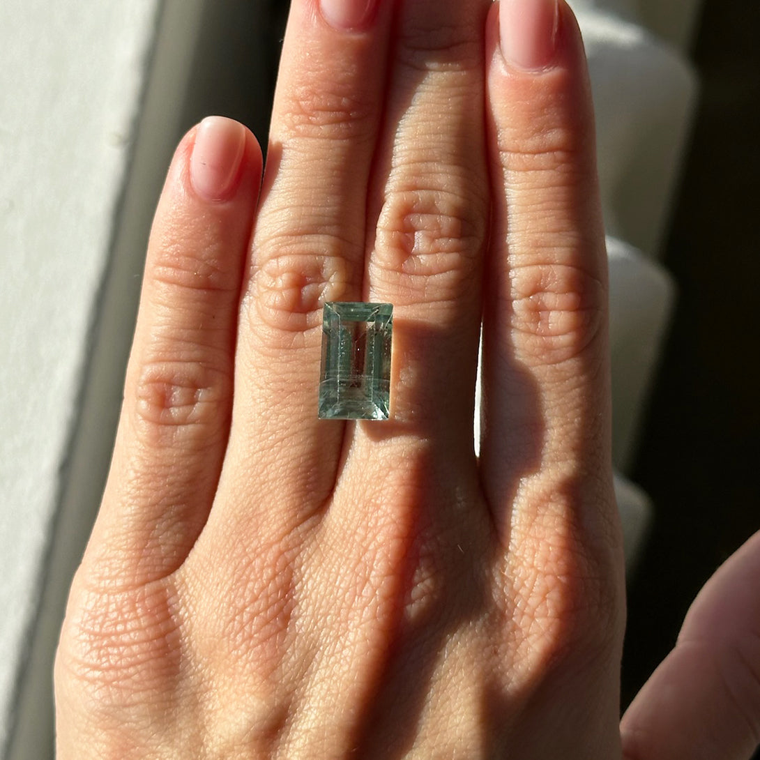 BESPOKE 8.23CT LIGHT GREEN BERYL