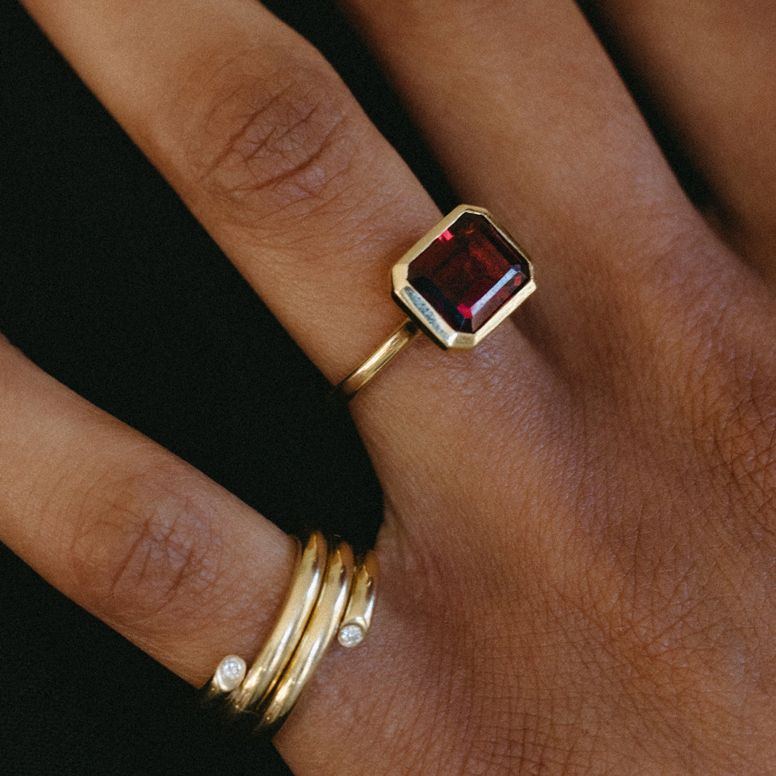 GARNET JULIA BIRTHSTONE RING