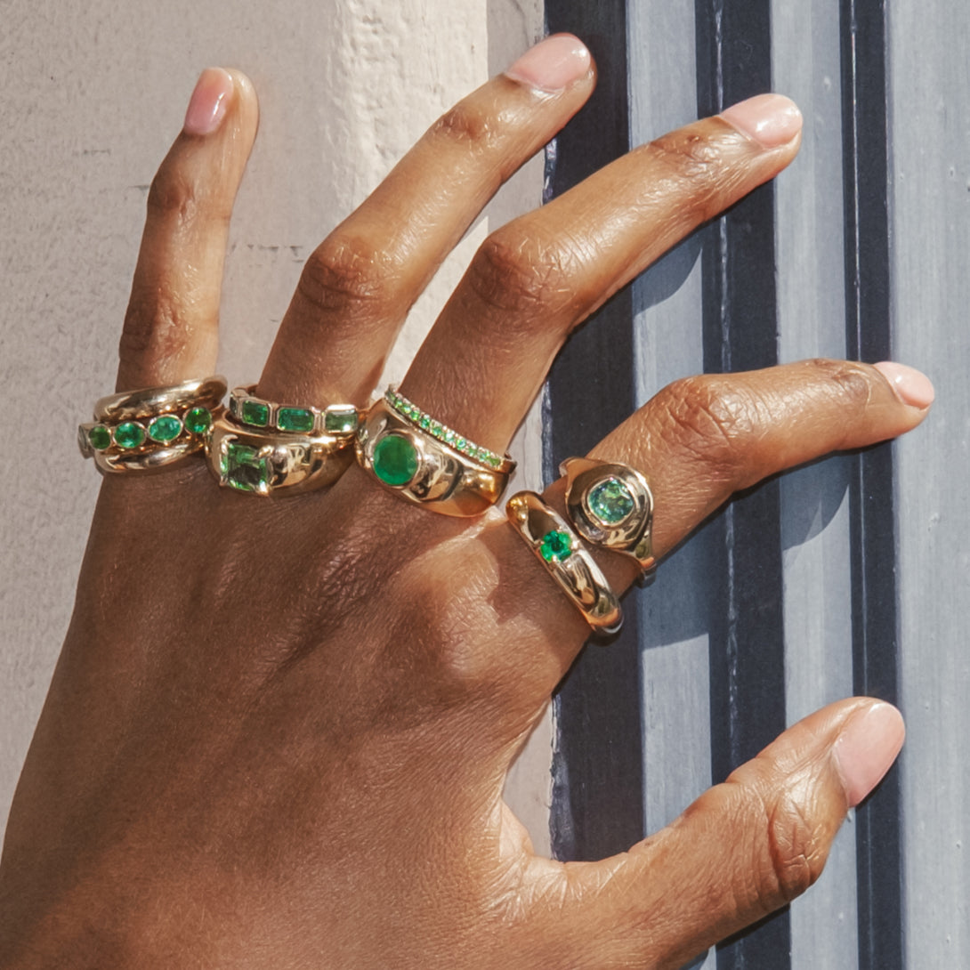 EMERALD RIPPLE SIGNET RING