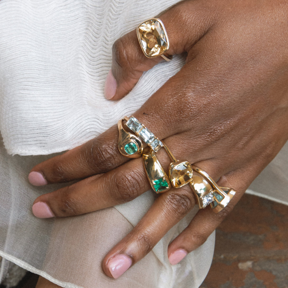 EMERALD RIPPLE SIGNET RING