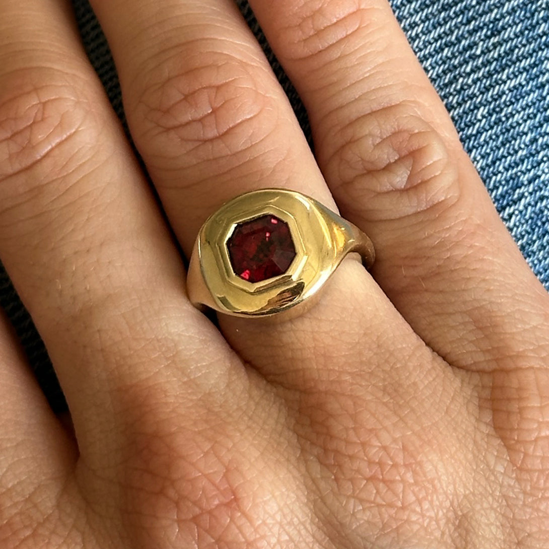 2.1CT GARNET RIPPLE RING