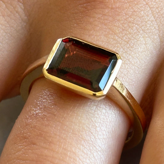 SAMPLE GARNET JULIA BIRTHSTONE RING