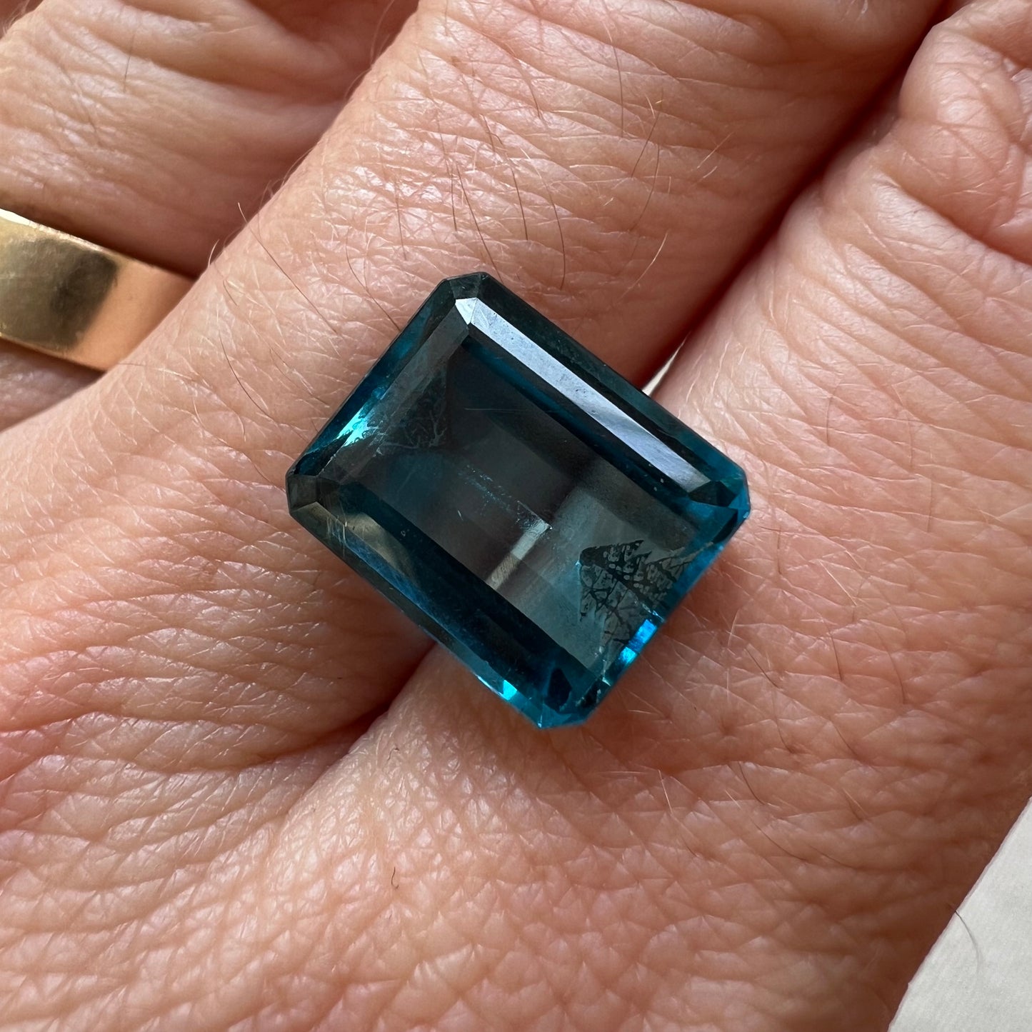 BESPOKE 7.61CT LONDON BLUE TOPAZ