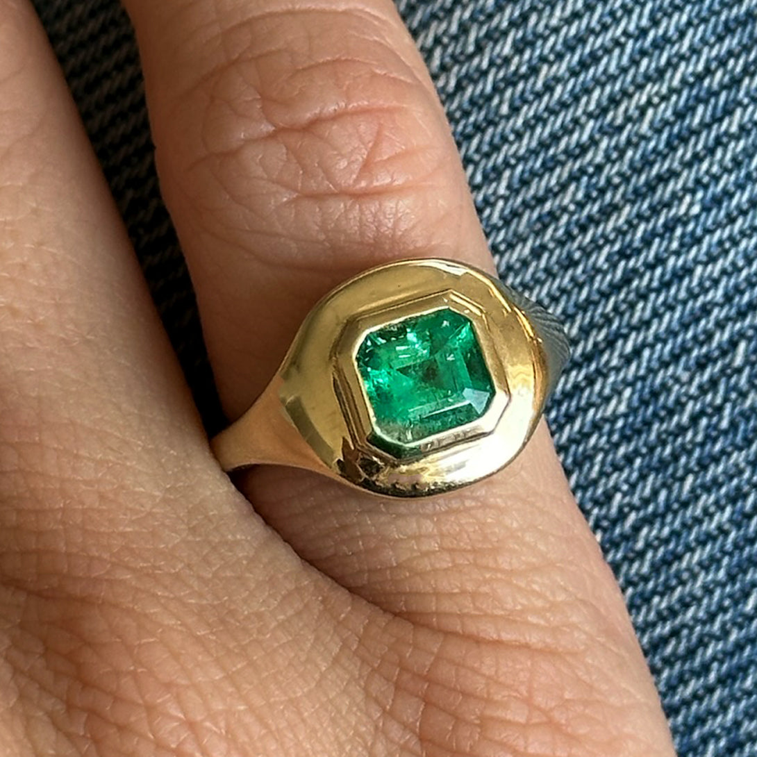 0.91CT MUZO EMERALD RIPPLE RING