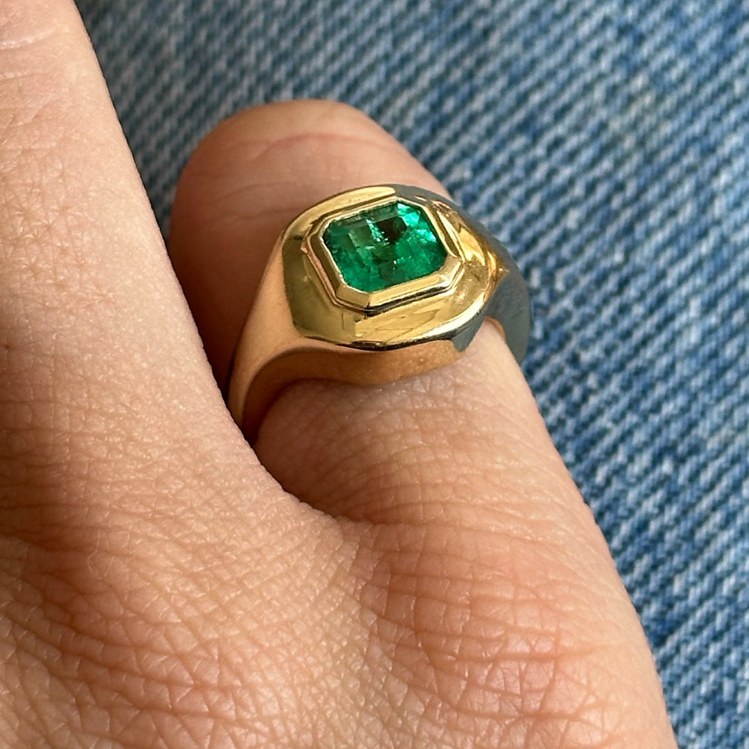 0.91CT MUZO EMERALD RIPPLE RING