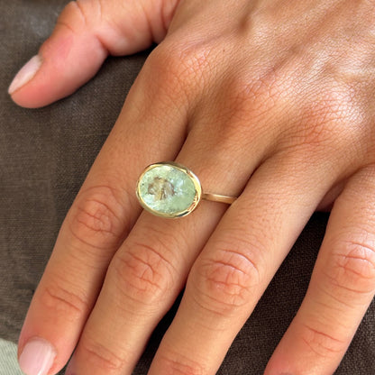 LIGHT GREEN OVAL BERYL RING