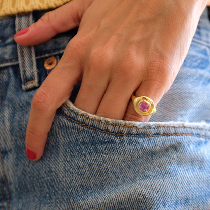 PINK SAPPHIRE RIPPLE SIGNET RING