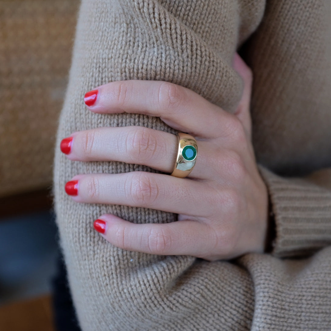 ROUND EMERALD BEZEL SET CLOUD RING