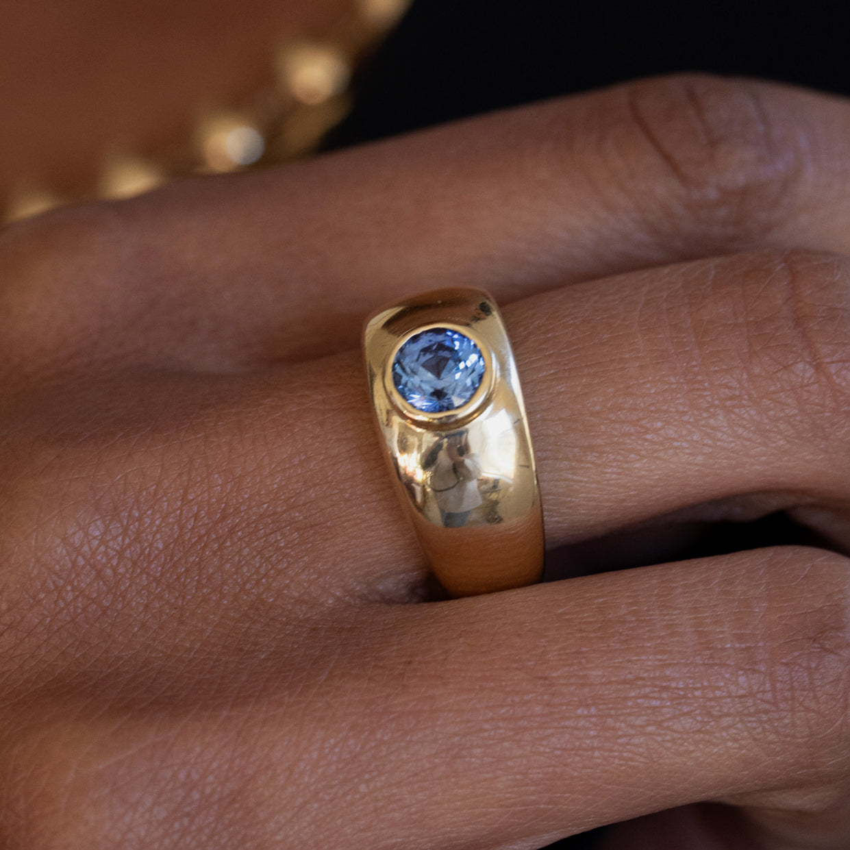 ROUND SAPPHIRE BEZEL SET CLOUD RING