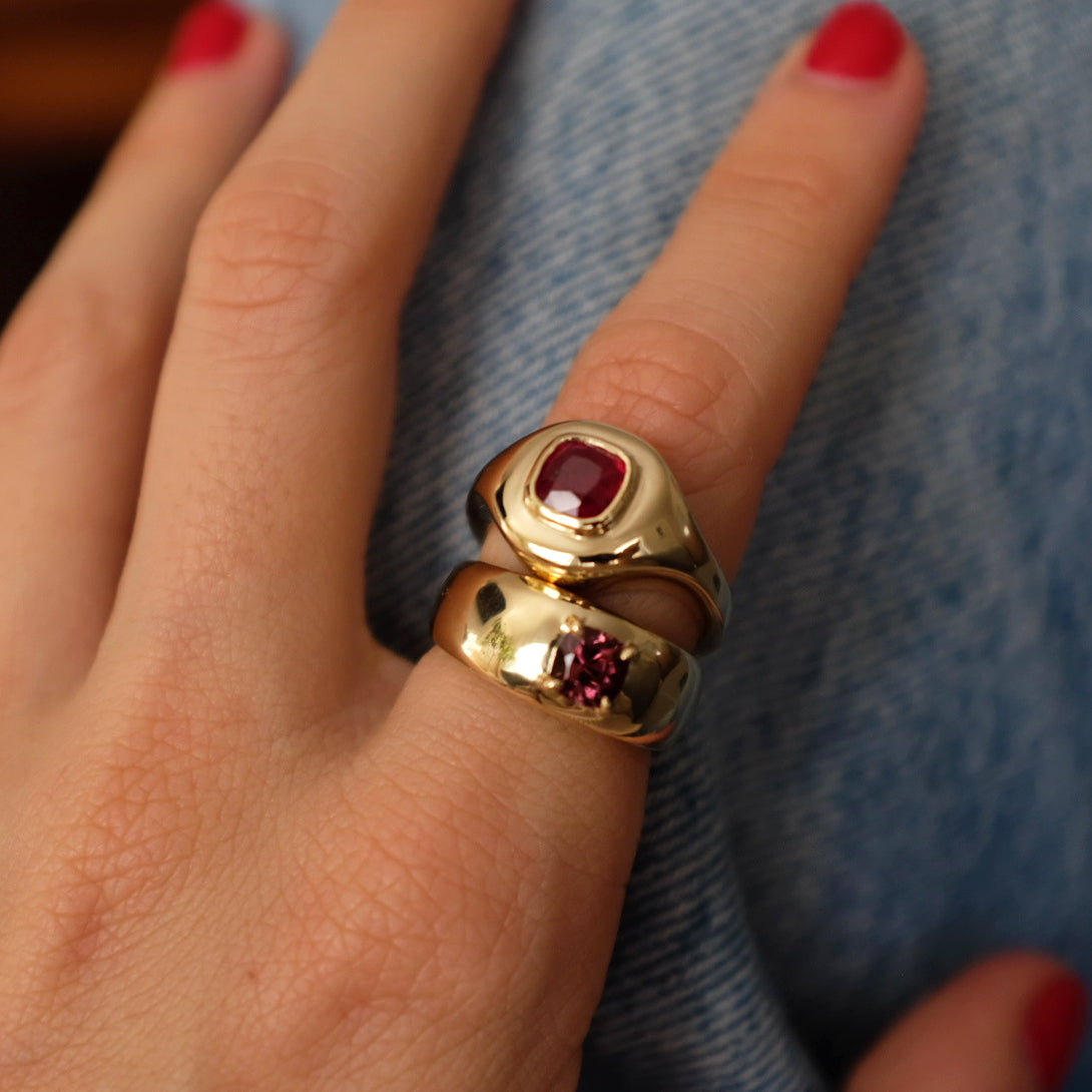 RUBY RIPPLE SIGNET RING