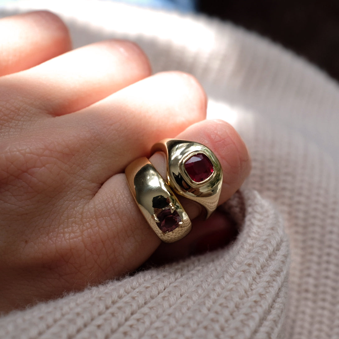 RUBY RIPPLE SIGNET RING