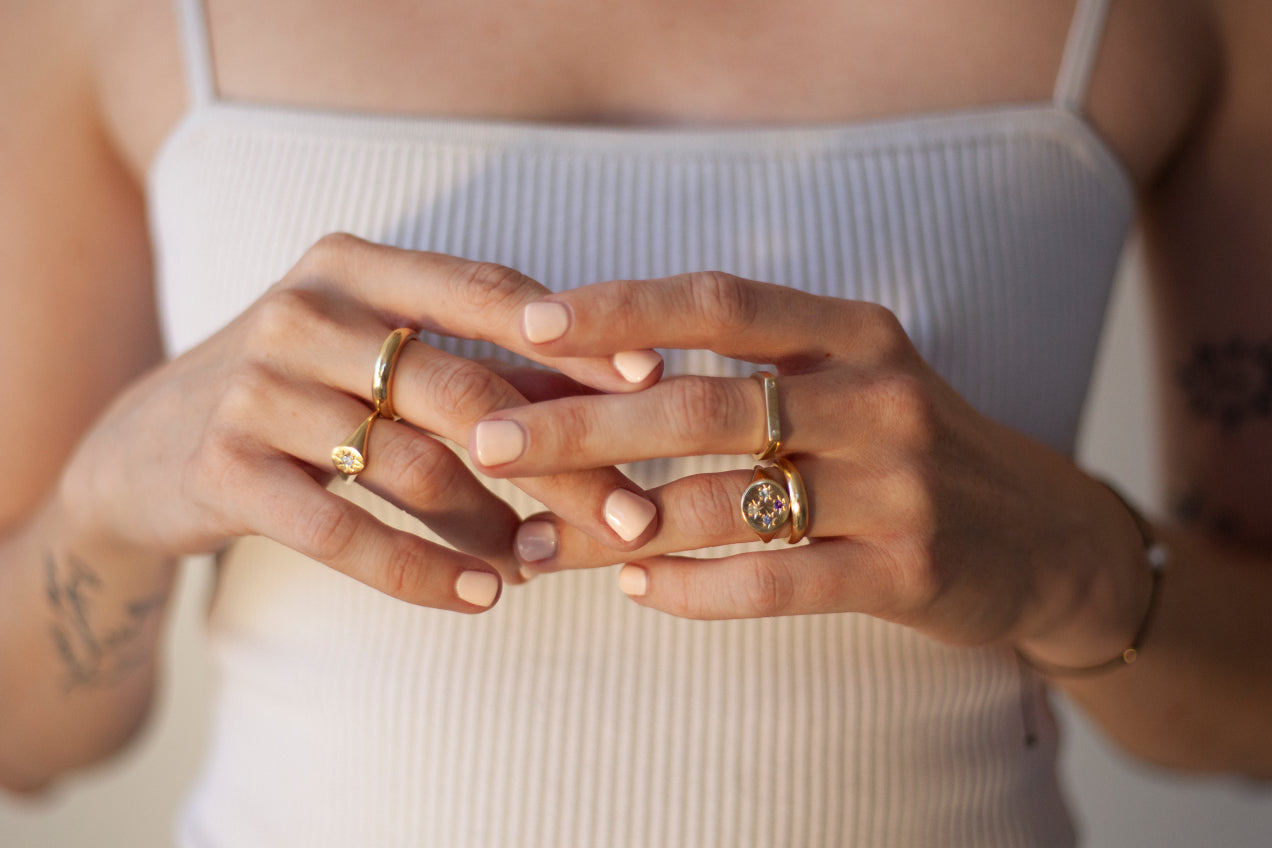 BIRTHSTONE COMPASS SIGNET RING 4 STONES